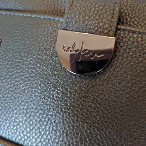 Rad Rev Pine Crossbody Sling - Picture 4 of 5